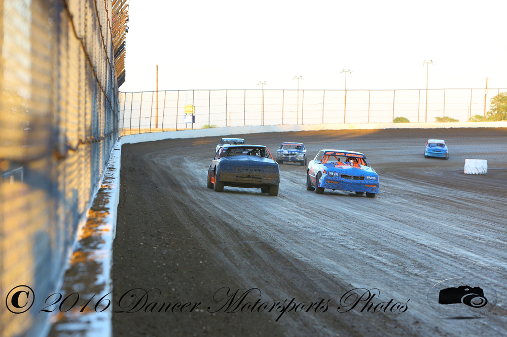 #52 AJ Dancer would come away with the heat race win with a last lap pass coming out of turn 4!