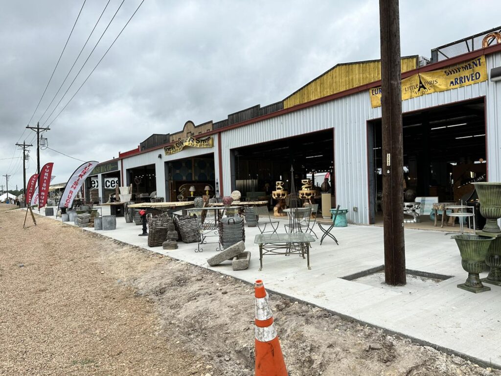 Round Top Spring Antique Show KTEX 106.1